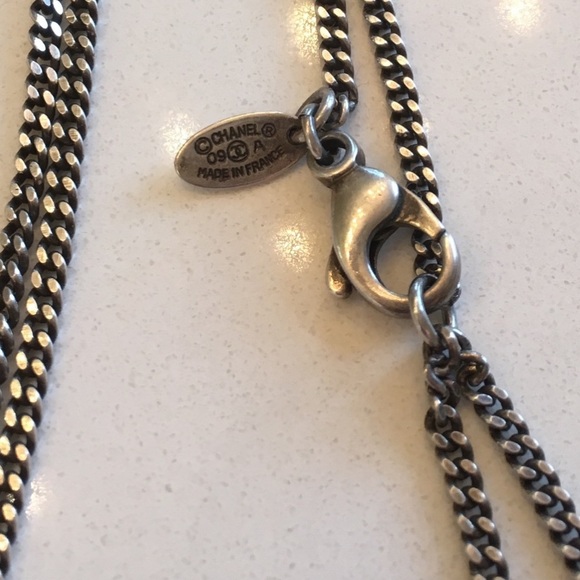 CHANEL ANTIQUE SILVER PEARL NECKLACE GREEN & BLACK ENAMEL 3 SIGNATURE HANGING CC - Picture 3 of 6